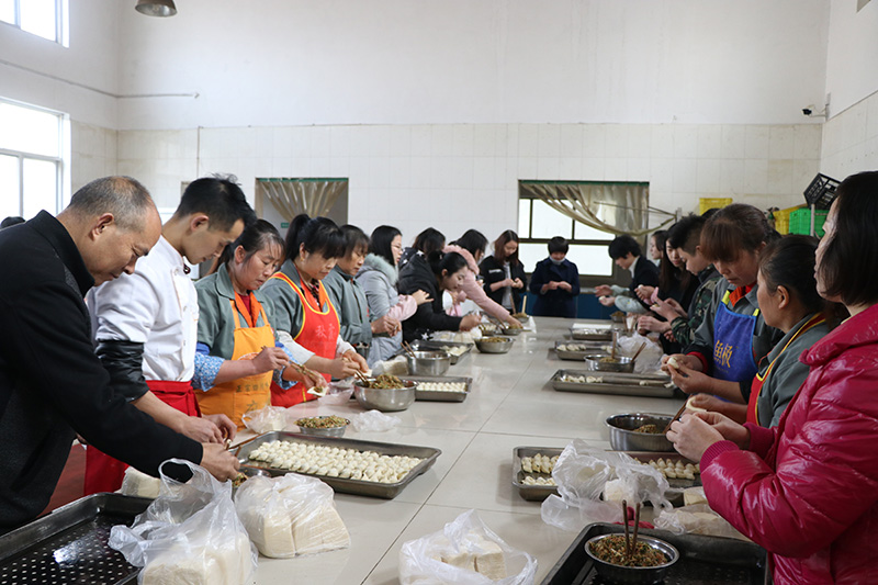 冬至饺子碗，国产AV麻豆美艳房东人心暖